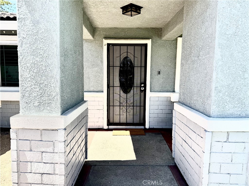 https://media.crmls.org/medias/bd352d17-7a07-46ef-91a5-6b57241ae30e.jpg?preset=X-Large