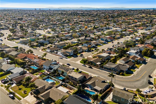 Detail Gallery Image 24 of 29 For 19782 Felcliff, Huntington Beach,  CA 92646 - 5 Beds | 3 Baths
