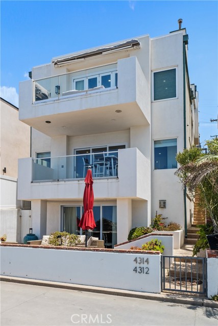 4314 The Strand, Manhattan Beach CA: https://media.crmls.org/medias/bd35aa8f-3f39-450c-bbea-f2c0c3e4dae8.jpg