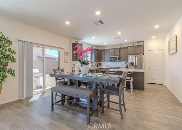 Detail Gallery Image 7 of 21 For 15451 San Francisco Ln, Victorville,  CA 92394 - 4 Beds | 3/1 Baths