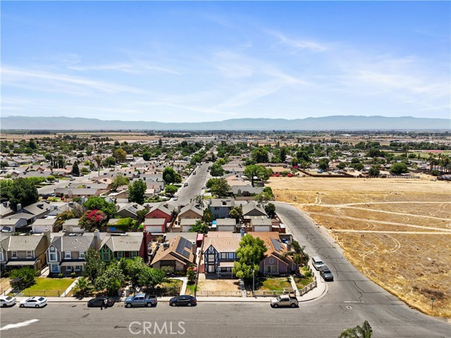 8305 Pioneer Drive, Bakersfield CA: https://media.crmls.org/medias/bd37f20e-f134-4cac-b58f-d133770fea4f.jpg