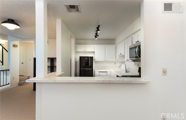 Detail Gallery Image 9 of 19 For 5255 Bellingham Ave #208,  Valley Village,  CA 91607 - 1 Beds | 1/1 Baths