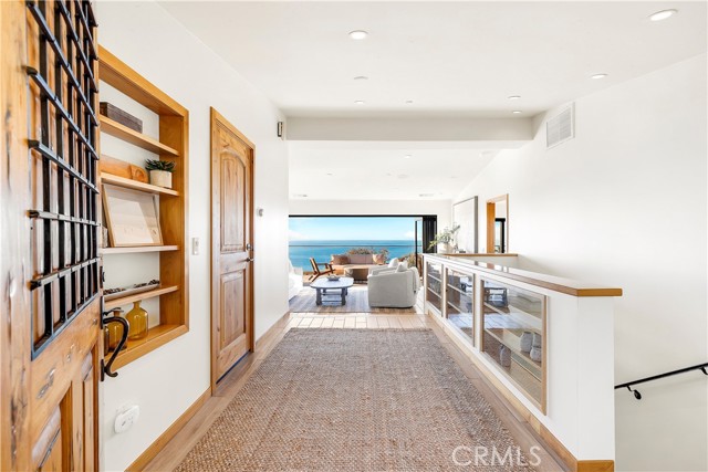 Detail Gallery Image 3 of 42 For 206 Grandview St, Laguna Beach,  CA 92651 - 3 Beds | 3 Baths