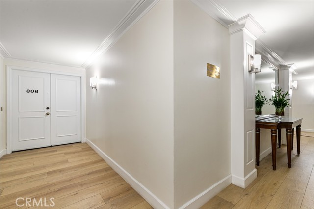 321 N Oakhurst Drive, Beverly Hills CA: https://media.crmls.org/medias/bd3ac052-52bd-486f-a3c2-2eb45692a229.jpg