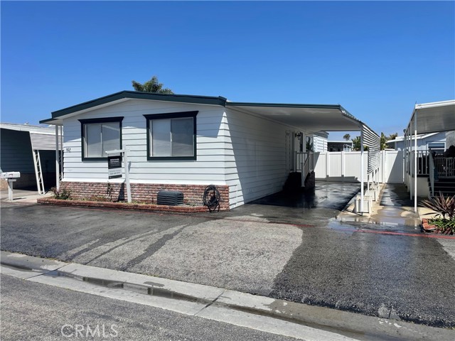 20701 Beach Boulevard, Huntington Beach CA: https://media.crmls.org/medias/bd3b03e1-a2bb-48db-a316-4c7add0ce08a.jpg