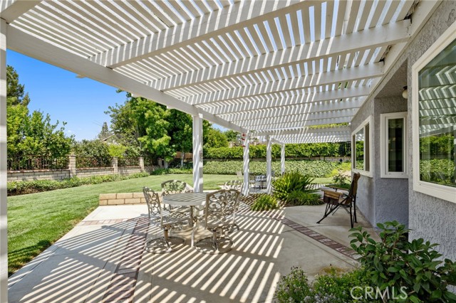 1251 Shakespeare Drive, Riverside CA: https://media.crmls.org/medias/bd3b1bf6-6d85-4450-b817-7a95f053bcf9.jpg