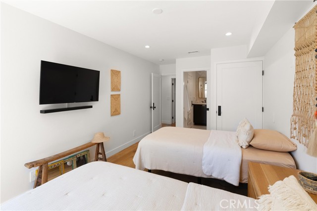 20 Whistling Isle, Irvine CA: https://media.crmls.org/medias/bd3b237d-5457-4fb8-814f-6be1e5b817dd.jpg