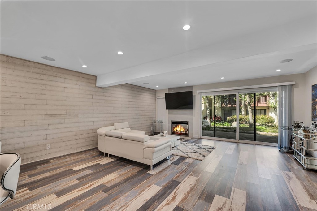 21551 Burbank # 114 Boulevard