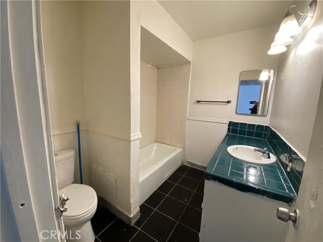 1108 Monterey Street, Bakersfield CA: https://media.crmls.org/medias/bd3cdde3-1e55-4d33-a188-7db71b5921a3.jpg