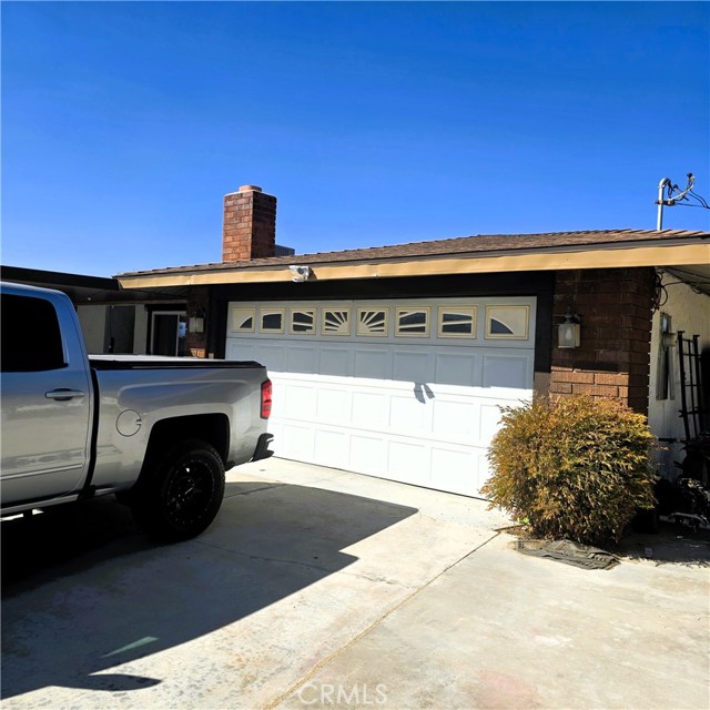 Detail Gallery Image 5 of 12 For 15433 Idaho Ln, Apple Valley,  CA 92307 - 4 Beds | 3 Baths