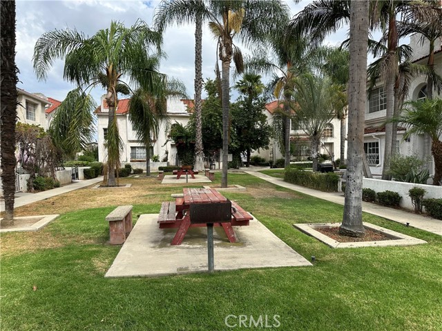 Detail Gallery Image 2 of 16 For 886 S Dudley St #L,  Pomona,  CA 91766 - 2 Beds | 1/1 Baths