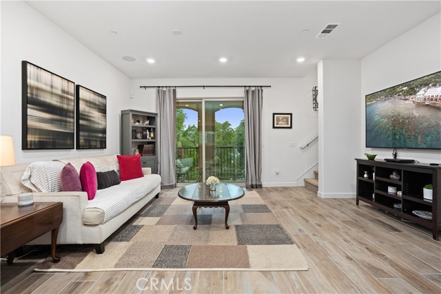 Detail Gallery Image 10 of 36 For 4366 Pacifica Way #7,  Oceanside,  CA 92056 - 3 Beds | 3 Baths