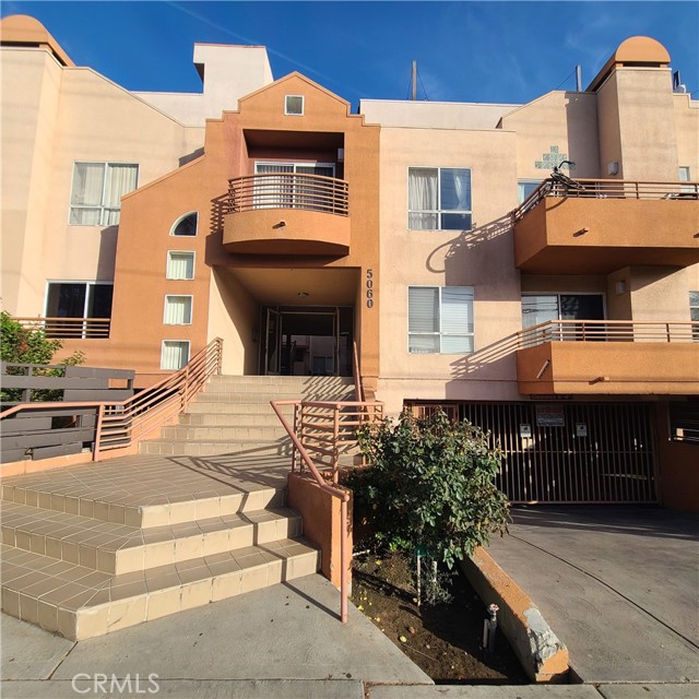 Detail Gallery Image 10 of 17 For 5060 Kester Ave #101,  Sherman Oaks,  CA 91403 - 1 Beds | 1 Baths