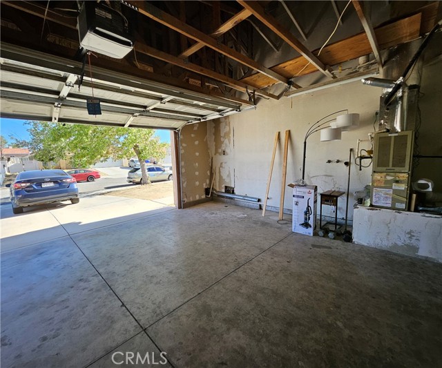 10966 Willow Lane, Adelanto CA: https://media.crmls.org/medias/bd3fe599-a2fa-456f-bced-88b0afe6b121.jpg