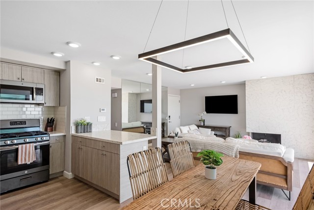 2208 The Strand, Manhattan Beach CA: https://media.crmls.org/medias/bd4016c3-afbf-4a57-b2dd-97c48d170ffd.jpg