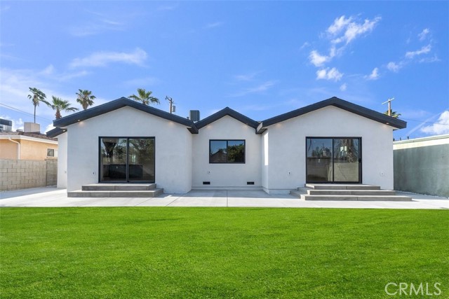 11240 Lull Street, Sun Valley CA: https://media.crmls.org/medias/bd40f3ad-aea2-4820-8787-304c3566d5a5.jpg