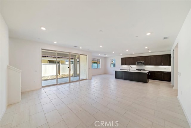 Detail Gallery Image 4 of 25 For 3809 Crossen Dr, Corona,  CA 92883 - 4 Beds | 3 Baths