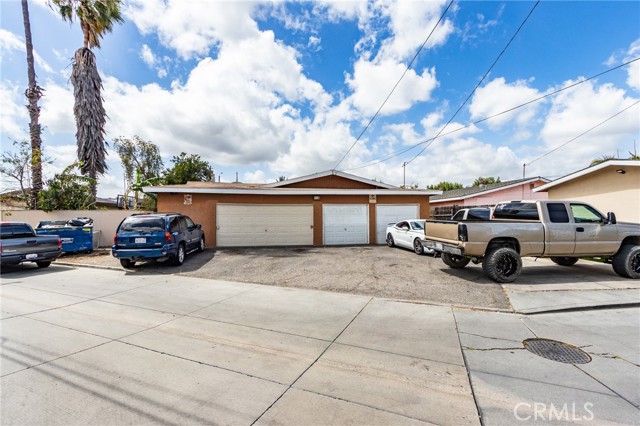 1222 N Placentia Avenue, Anaheim CA: https://media.crmls.org/medias/bd430100-8f43-45a7-b82b-dc981cc0f6a9.jpg
