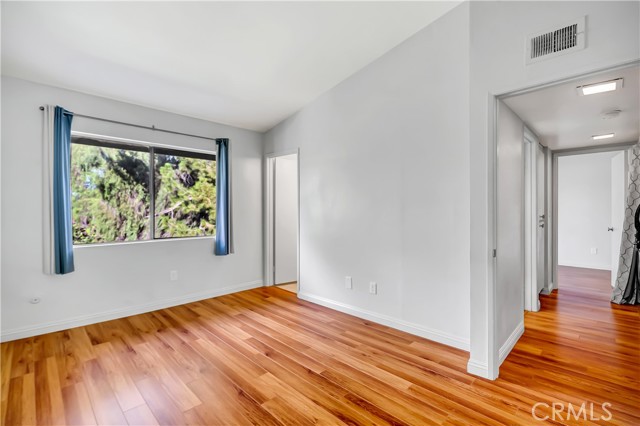 Detail Gallery Image 6 of 24 For 7308 Corbin Ave #G,  Reseda,  CA 91335 - 2 Beds | 2 Baths