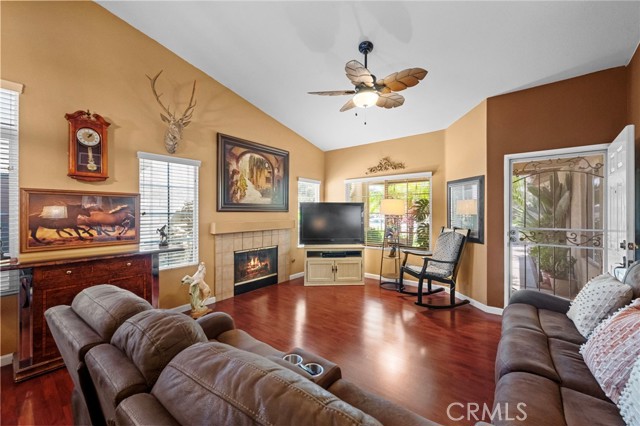 Detail Gallery Image 7 of 55 For 15070 Spring, Fontana,  CA 92335 - 5 Beds | 2 Baths