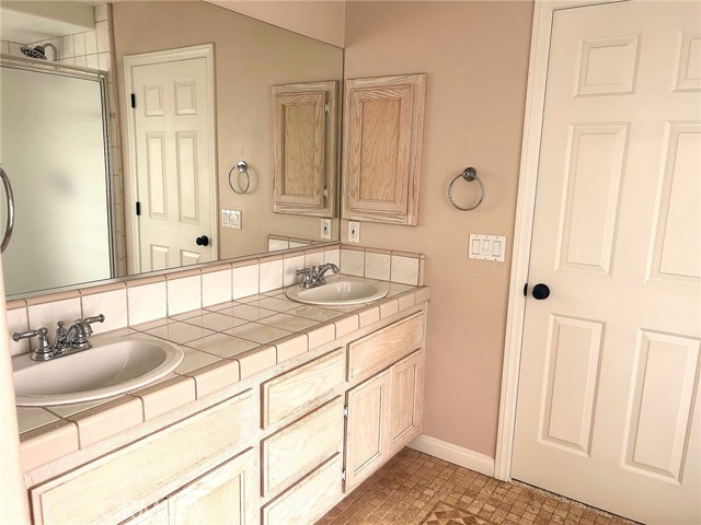 7076 Cataba Road, Oak Hills CA: https://media.crmls.org/medias/bd44d5ba-ee39-4b8b-9d4f-f27c56eae7fe.jpg