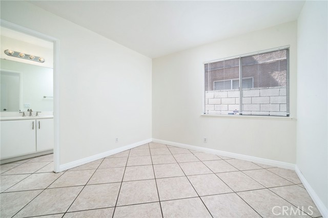 11500 Winery Drive, Fontana CA: https://media.crmls.org/medias/bd450d17-a8e7-435f-a322-c68f42af3030.jpg
