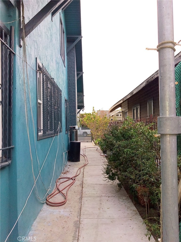 https://media.crmls.org/medias/bd4512a0-c0e1-432f-b6d1-d972dac4cd0b.jpg?preset=X-Large