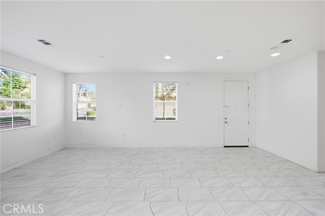 Detail Gallery Image 10 of 27 For 2830 E via Fiano, Ontario,  CA 91764 - 4 Beds | 2/1 Baths