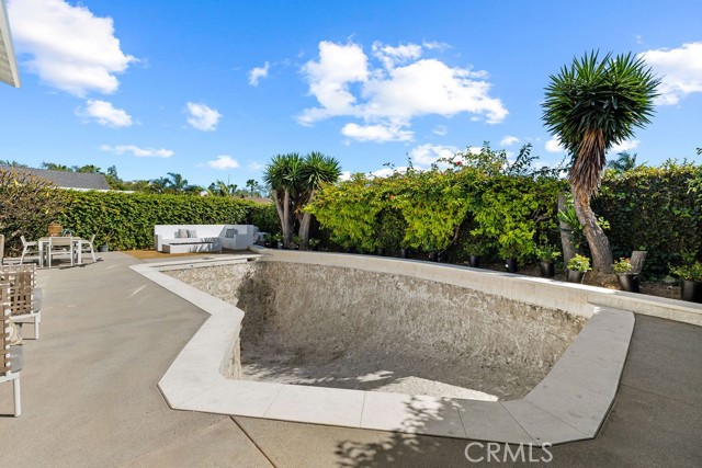 Detail Gallery Image 38 of 43 For 937 Carnation, Costa Mesa,  CA 92626 - 5 Beds | 3 Baths