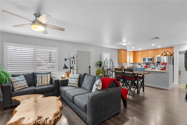 Detail Gallery Image 15 of 27 For 26146 Gravett Pl, Saugus,  CA 91350 - 4 Beds | 3 Baths