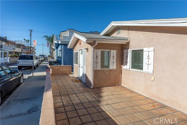 117 24th Street, Newport Beach, California 92663, 2 Bedrooms Bedrooms, ,1 BathroomBathrooms,Residential Purchase,For Sale,24th,BB21256715