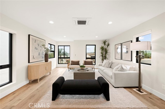 Detail Gallery Image 16 of 52 For 3675 Paul Jones Ave, San Diego,  CA 92117 - 4 Beds | 3/1 Baths