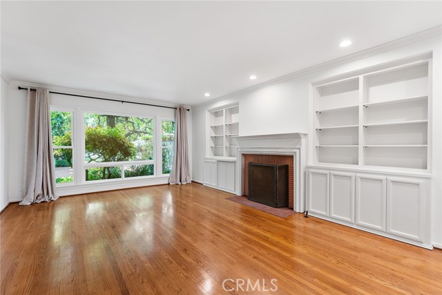 11053 Strathmore Drive, Westwood - Century City CA: https://media.crmls.org/medias/bd459acd-c94e-4679-b620-71848304c5d3.jpg