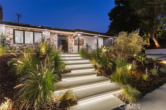 Detail Gallery Image 3 of 61 For 23732 Ladrillo St, Woodland Hills,  CA 91367 - 4 Beds | 4/1 Baths