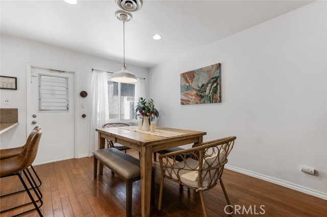 Detail Gallery Image 8 of 27 For 14238 Dickens St #3,  Sherman Oaks,  CA 91423 - 2 Beds | 2 Baths