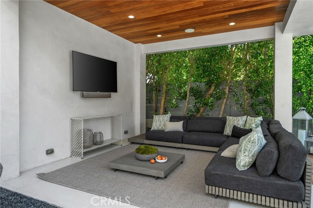 15231 Greenleaf Street, Sherman Oaks CA: https://media.crmls.org/medias/bd480876-2ab1-49b0-8866-3dc4b81ac936.jpg