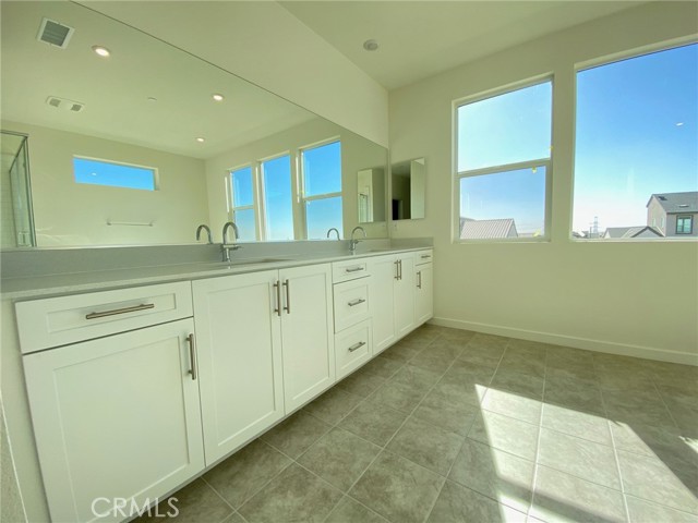 Detail Gallery Image 7 of 9 For 15970 Butterfly Dr, Fontana,  CA 92336 - 4 Beds | 3/1 Baths