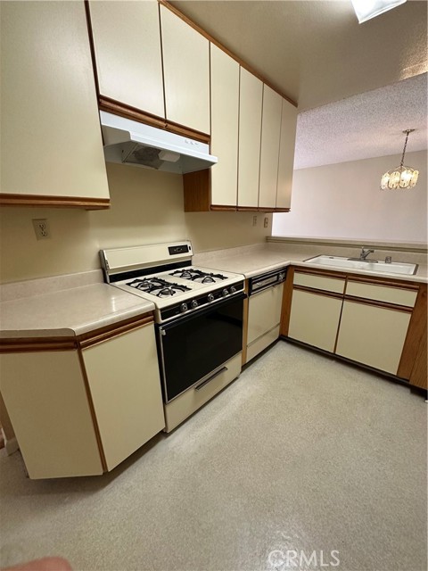 420 Milford Street, Glendale CA: https://media.crmls.org/medias/bd4912cd-b51f-443f-8a65-b57143f35444.jpg