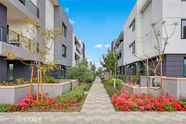 16321 Dawn Way, Tustin CA: https://media.crmls.org/medias/bd4938d3-112c-4c56-8d69-793e3025d19d.jpg