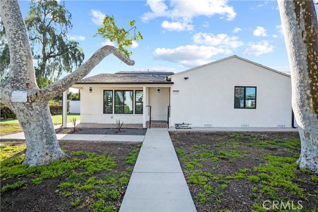 Detail Gallery Image 2 of 35 For 7505 Jordan Ave, Canoga Park,  CA 91303 - 5 Beds | 4/2 Baths