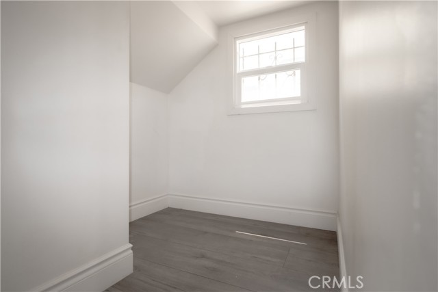 2101 Arlington Avenue, Los Angeles CA: https://media.crmls.org/medias/bd49ec46-35d7-4b9e-a512-2bdaa24ec792.jpg