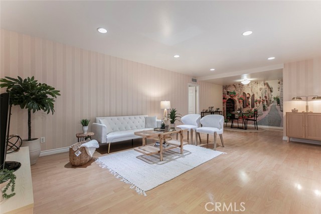 Detail Gallery Image 1 of 38 For 605 N Louise St #106,  Glendale,  CA 91206 - 2 Beds | 2 Baths