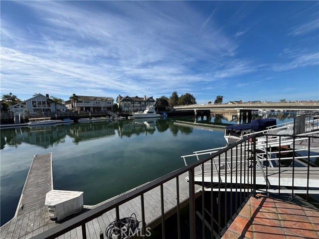 Detail Gallery Image 7 of 37 For 16160 Tortola Cir, Huntington Beach,  CA 92649 - 3 Beds | 3 Baths