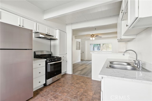 Detail Gallery Image 8 of 20 For 4040 Grand View Bld #41,  Los Angeles,  CA 90066 - 2 Beds | 1/1 Baths