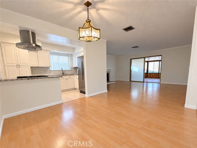 10883 Vinedale photo 7