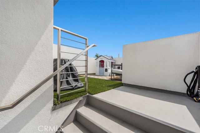 Detail Gallery Image 31 of 36 For 2713 Carnegie Ln #B,  Redondo Beach,  CA 90278 - 5 Beds | 4 Baths