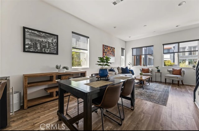 Detail Gallery Image 8 of 20 For 215 Elm Ave, Long Beach,  CA 90802 - 2 Beds | 3 Baths