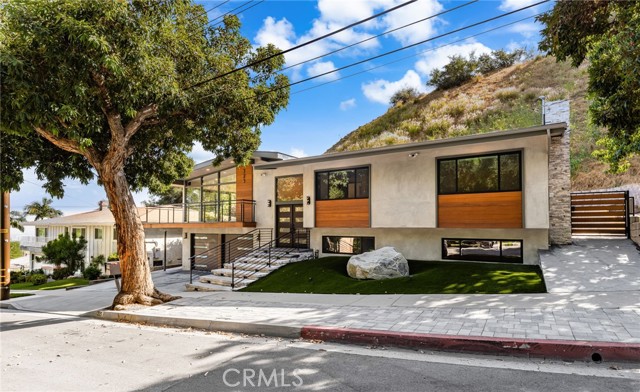 325 N Madison Avenue, Monrovia CA: https://media.crmls.org/medias/bd4abf6f-df42-43da-adb1-38df016c9939.jpg