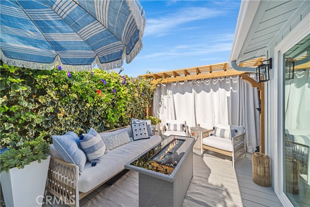 Detail Gallery Image 8 of 48 For 262 Mayflower Dr, Newport Beach,  CA 92660 - 2 Beds | 2 Baths