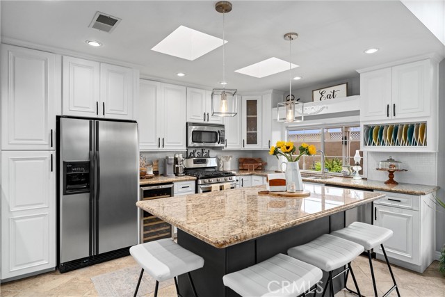 18516 Casandra Avenue, Cerritos CA: https://media.crmls.org/medias/bd4ad01f-a9c3-47d5-9fe2-9c11cb70d203.jpg